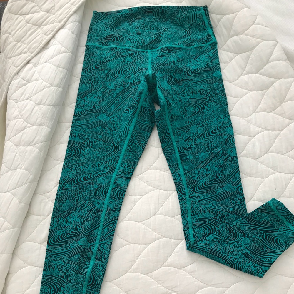Lululemon leggings! Green patterns
